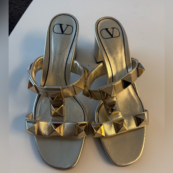NWOT Valentino Garavani Women's Roman Studs Slip On Slide Mid Heel - Picture 2 of 5